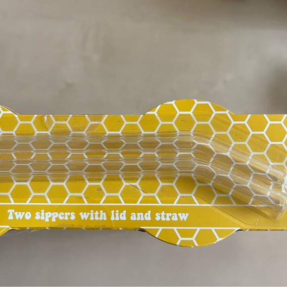 Glass bee sippers with lids and straws - Picture 6 of 7